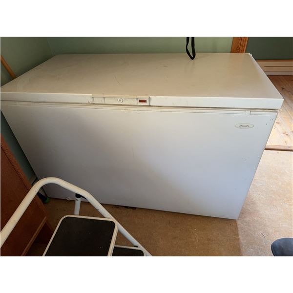 Woods Chest Freezer White
