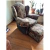 Image 4 : Floral Upholstered Armchair With Ottoman