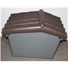 Image 2 : SOLID DOG HOUSE