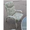 Image 5 : GREEN + TAN PATIO SET WITH UMBRELLA + STAND