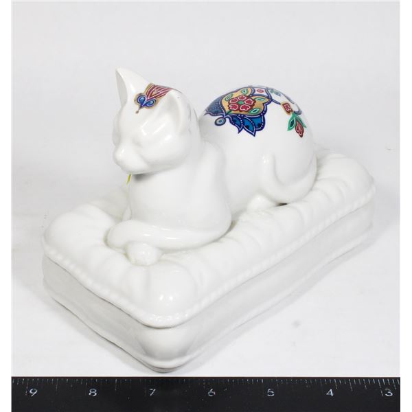 ELIZABETH ARDEN - BYZANTIUM JAPAN CAT TRINKET BOX WITH LID