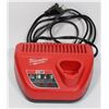 Image 1 : MILWAUKEE M12 CHARGER