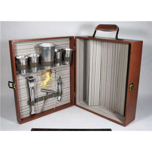 VINTAGE VOGUE OF CALIFORNIA HARD SHELL TRAVEL CASE