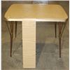 Image 1 : VINTAGE 40" X 30" KITCHEN TABLE WITH 8" LEAF