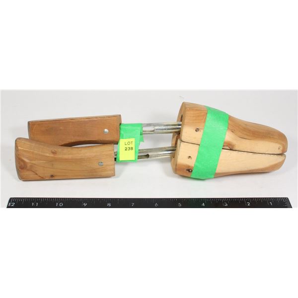 PAIR OF ROCHESTER SHOE TREE CO. THE HAMPTONS COUNTRY CLUB