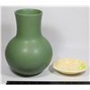 Image 1 : MATTE GREEN VASE