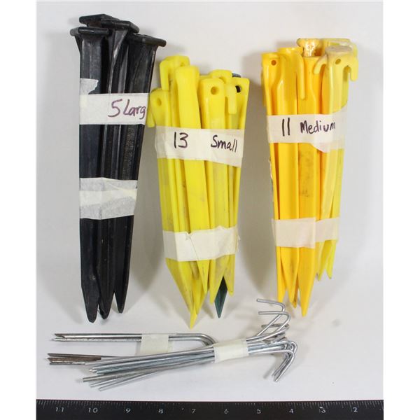 LOT OF MOLDED TENT OR TARP PEGS