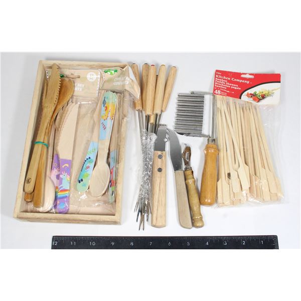 MIXED LOT OF WOOD AND BAMBOO UTENSILS