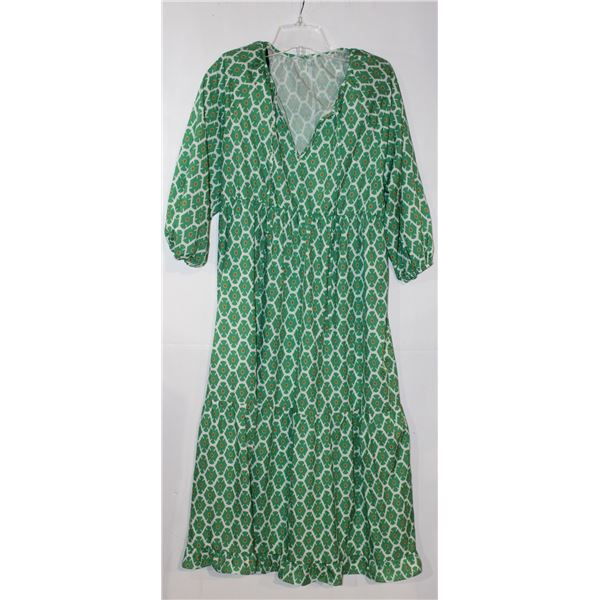 NEW WITHOUT TAGS LARGE DRESS