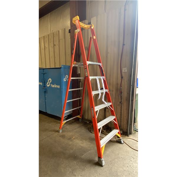 WERNER PODIUM MAX 6' ORANGE CARBON FIBER INDUSTRIAL PLATFORM LADDER