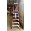 Image 3 : WERNER PODIUM MAX 6' ORANGE CARBON FIBER INDUSTRIAL PLATFORM LADDER