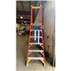 Image 3 : WERNER PODIUM MAX 6' ORANGE CARBON FIBER INDUSTRIAL PLATFORM LADDER