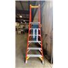 Image 3 : WERNER PODIUM MAX 6' ORANGE CARBON FIBER INDUSTRIAL PLATFORM LADDER