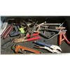 Image 7 : METAL WOOD TOP MOBILE MECHANICS 24 DRAWER TOOL BENCH WITH LARGE ASSORTMENT OF TOOL CONTENTS