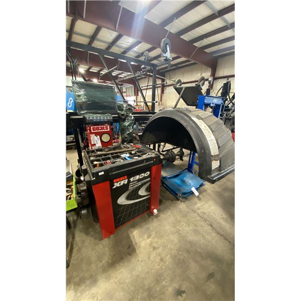 COATS XR 1800 PROFESSIONAL GRADE COMPUTERIZED WHEEL BALANCER MACHINE WITH INTEGRATED RIDE MANAGEMENT