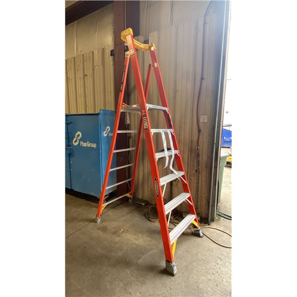 WERNER PODIUM MAX 6' ORANGE CARBON FIBER INDUSTRIAL PLATFORM LADDER
