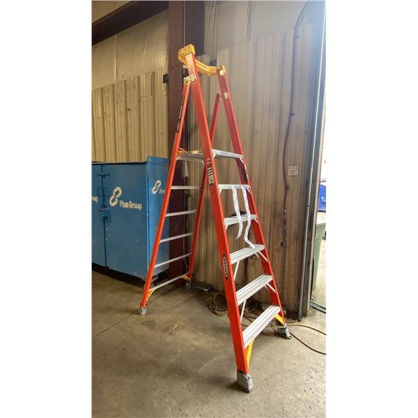 WERNER PODIUM MAX 6' ORANGE CARBON FIBER INDUSTRIAL PLATFORM LADDER