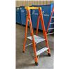 Image 1 : ALLRIGHT 2' ORANGE CARBON FIBER INDUSTRIAL PLATFORM LADDER