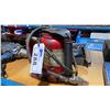 Image 1 : 30 TON RED PNEUMATIC BOTTLE JACK & BOX OF SPACER BRICKS