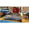 Image 2 : 30 TON RED PNEUMATIC BOTTLE JACK & BOX OF SPACER BRICKS