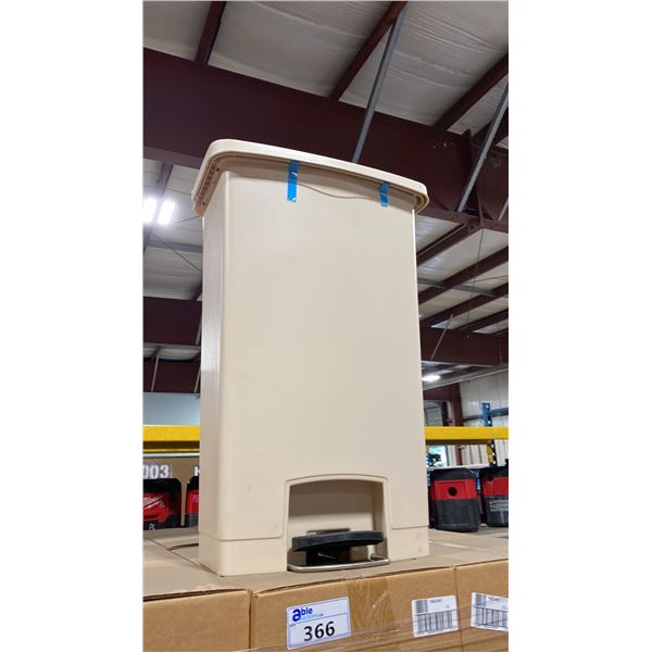 RUBBERMAID COMMERCIAL SLIMJIM 68L STEP-ON WASTE RECEPTACLE *IN BOX*
