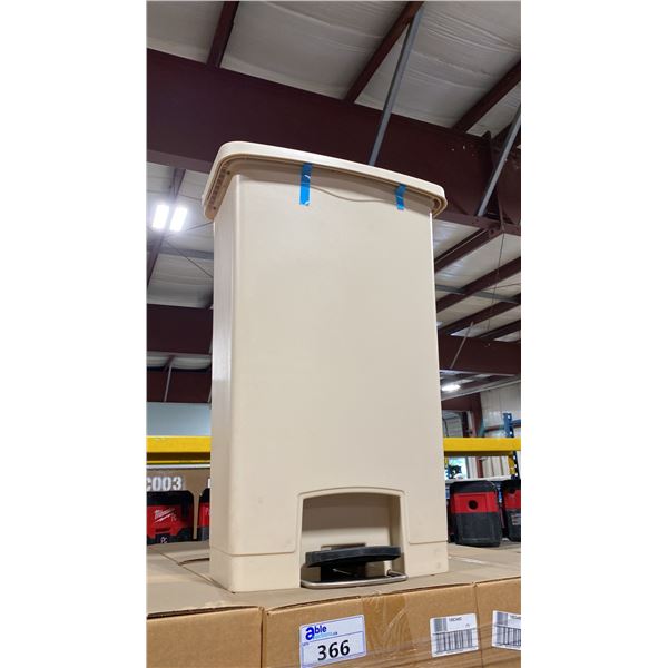 RUBBERMAID COMMERCIAL SLIMJIM 68L STEP-ON WASTE RECEPTACLE *IN BOX*
