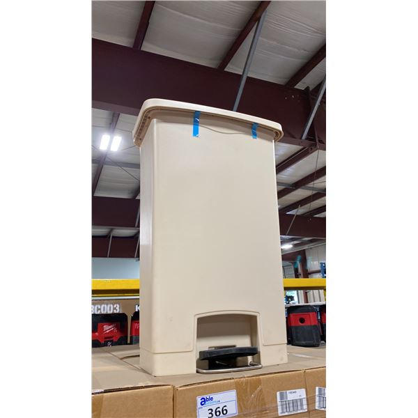 RUBBERMAID COMMERCIAL SLIMJIM 68L STEP-ON WASTE RECEPTACLE *IN BOX*