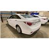 Image 2 : 2014 HYUNDAI SONATA HYBRID 4DRSD WHITE VIN KMHEC4A42EA111555