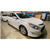 Image 4 : 2014 HYUNDAI SONATA HYBRID 4DRSD WHITE VIN KMHEC4A42EA111555