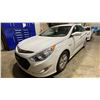 Image 1 : 2014 HYUNDAI SONATA HYBRID 4DRSD WHITE VIN KMHEC4A44EA111931