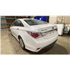 Image 2 : 2014 HYUNDAI SONATA HYBRID 4DRSD WHITE VIN KMHEC4A44EA111931