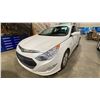 Image 1 : 2015 HYUNDAI SONATA HYBRID 4DRSD WHITE VIN KMHEC4A49FA138205