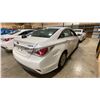 Image 3 : 2015 HYUNDAI SONATA HYBRID 4DRSD WHITE VIN KMHEC4A49FA138205