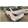 Image 2 : 2015 HYUNDAI SONATA HYBRID 4DRSD WHITE VIN KMHEC4A47FA138106