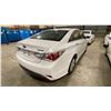 Image 3 : 2015 HYUNDAI SONATA HYBRID 4DRSD WHITE VIN KMHEC4A47FA138106