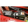 Image 5 : JOHN BEAN EELR532A RED 10,000 LB CAPACITY SINGLE PHASE 230V, 2 POST 4 POINT HYDRAULIC VEHICLE HOIST