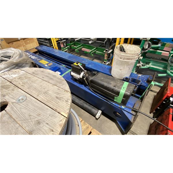 BENDPAK KL-9 BLUE 9,000 LB CAPACITY SINGLE PHASE 240V, 2 POST 4 POINT HYDRAULIC VEHICLE HOIST