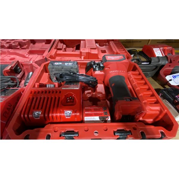 MILWAUKEE CORDLESS THREADED ROD CUTTER IN HARD TRANSPORT CASE WITH BATTERY & CHARGER