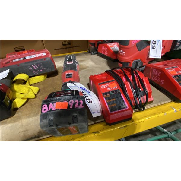 MILWAUKEE CORDLESS OSCILLATING MULTI-TOOL WITH BATTERY & CHARGER