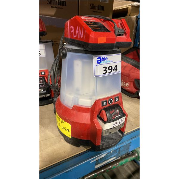 MILWAUKEE M18 CORDLESS PORTABLE COMPACT SITE LIGHT WITH BATTERY & CHARGER