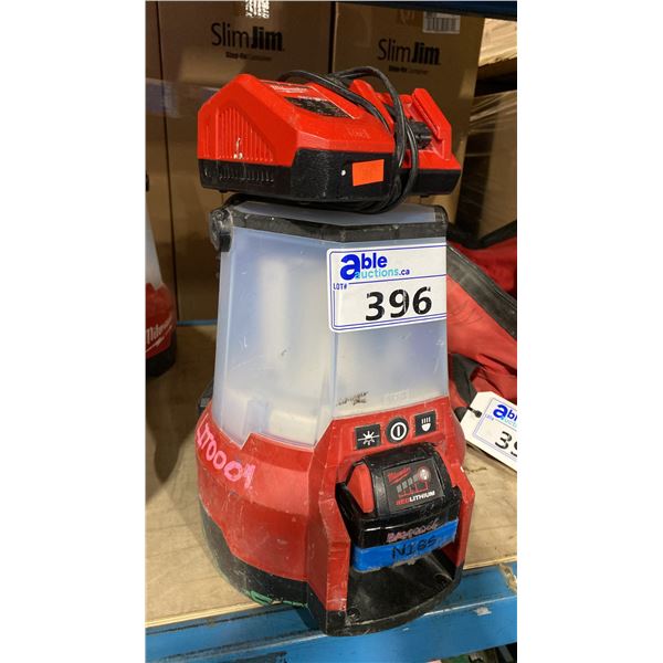 MILWAUKEE M18 CORDLESS PORTABLE COMPACT SITE LIGHT WITH BATTERY & CHARGER