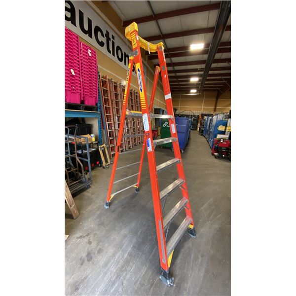 WERNER PODIUM MAX 6' ORANGE CARBON FIBER INDUSTRIAL PLATFORM LADDER