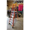 Image 2 : WERNER PODIUM MAX 6' ORANGE CARBON FIBER INDUSTRIAL PLATFORM LADDER