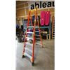 Image 1 : WERNER PODIUM MAX 6' ORANGE CARBON FIBER INDUSTRIAL PLATFORM LADDER
