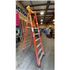 Image 2 : WERNER PODIUM MAX 6' ORANGE CARBON FIBER INDUSTRIAL PLATFORM LADDER