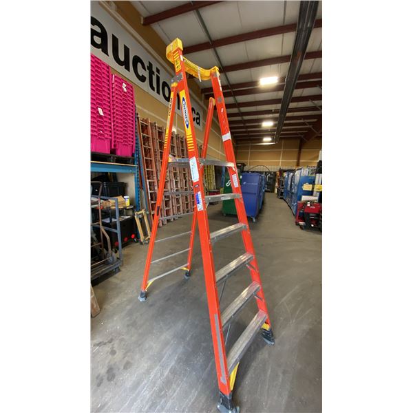 WERNER PODIUM MAX 6' ORANGE CARBON FIBER INDUSTRIAL PLATFORM LADDER