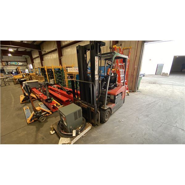 TOYOTA 7FBEU18 ORANGE ELECTRIC FORKLIFT 2900LB CAPACITY, 189" 3 STAGE MAST, SIDE SHIFT, SOLID