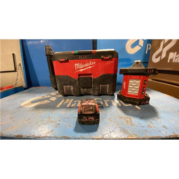 MILWAUKEE CORDLESS M18 PORTABLE 2 GALLON WET/DRY VACUUM, FLOOD LIGHT & BATTERY *NO CHARGER*