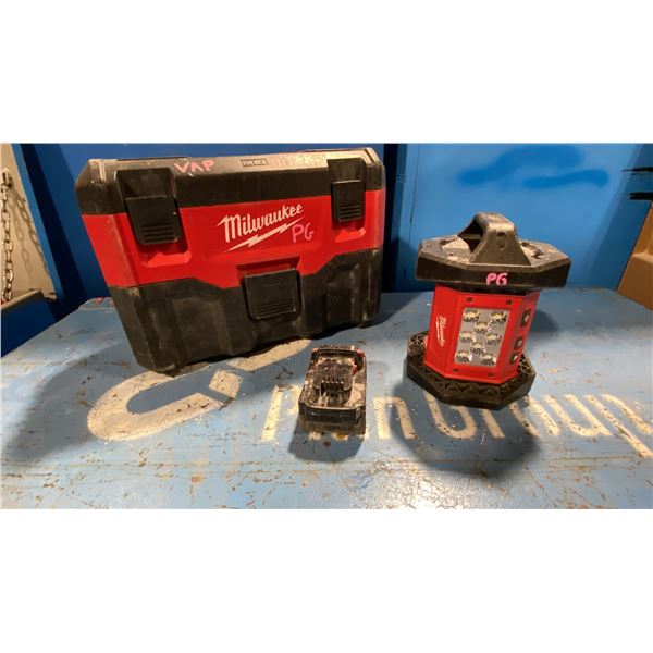 MILWAUKEE CORDLESS M18 PORTABLE 2 GALLON WET/DRY VACUUM, FLOOD LIGHT & BATTERY *NO CHARGER*