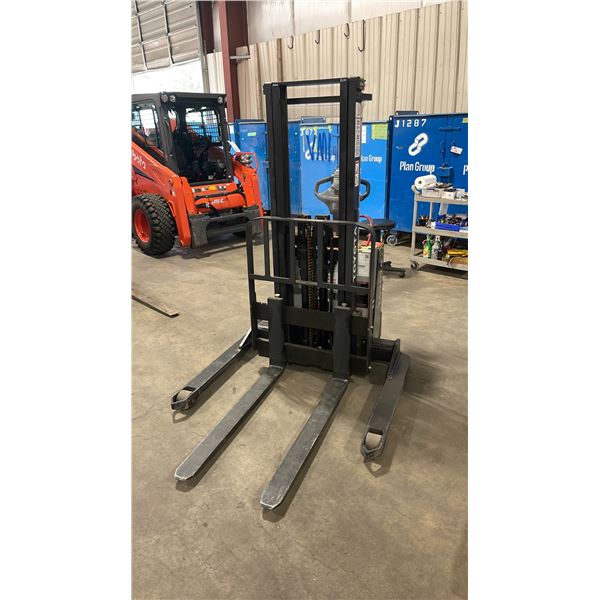 TOYOTA 8BWS13 ORANGE 2500 LBS CAPACITY 3 STAGE 104  MAST TYPE E INDUSTRIAL ELECTRIC WALK BEHIND